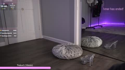 Snapshot of rosiebones chatting on 01-21-25, 01:39 Rosie Bones online show from 01-21-25, 01:39