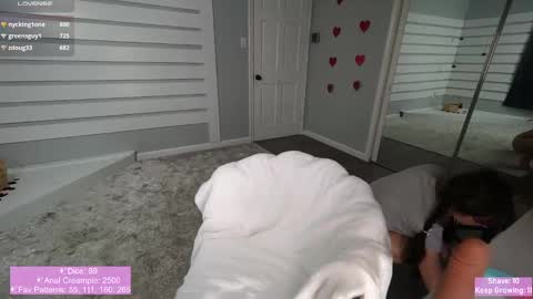 Snapshot of rosiebones chatting on 02-27-25, 12:10 Rosie Bones online show from 02-27-25, 12:10