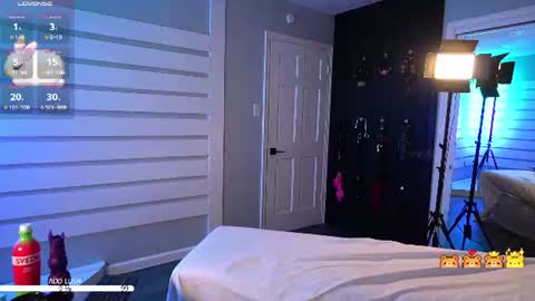 Snapshot of rosiebones chatting on 06-20-26, 12:14 Rosie Bones online show from 06-20-26, 12:14