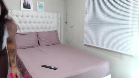 rosiehw online show from 03-05-25, 01:06