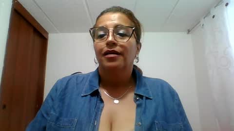 Snapshot of rossanalionheart chatting on 02-15-25, 10:42 Rossana online show from 02-15-25, 10:42