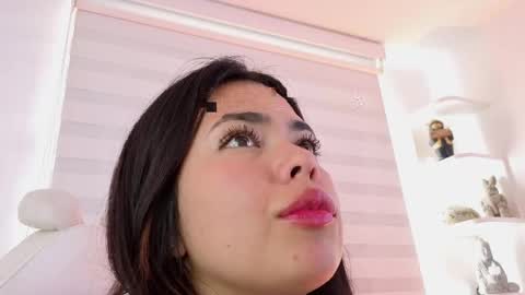 Snapshot of rosse_amyy chatting on 05-18-26, 07:09 online show from 05-18-26, 07:09
