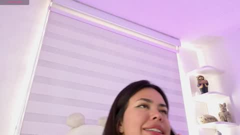 Snapshot of rosse_amyy chatting on 05-22-26, 06:35 online show from 05-22-26, 06:35