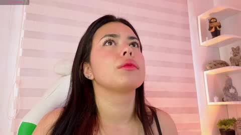 Snapshot of rosse_amyy chatting on 05-29-26, 12:14 online show from 05-29-26, 12:14