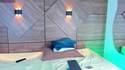 Snapshot of rossedamore chatting on 11-25-25, 10:10 Rosse online show from 11-25-25, 10:10