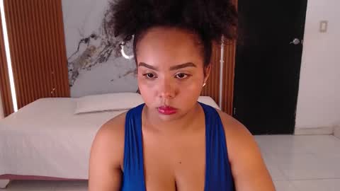 Snapshot of rosselyn_ chatting on 11-06-25, 12:17 Rossi Hill online show from 11-06-25, 12:17