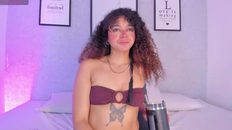 Snapshot of rossvega_ chatting on 09-16-25, 04:02 Ross online show from 09-16-25, 04:02