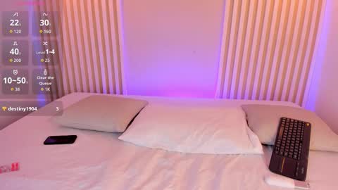 Snapshot of rossvega_ chatting on 10-14-25, 08:53 Ross online show from 10-14-25, 08:53