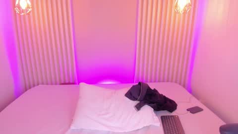 Snapshot of rossvega_ chatting on 12-04-25, 08:06 Ross online show from 12-04-25, 08:06