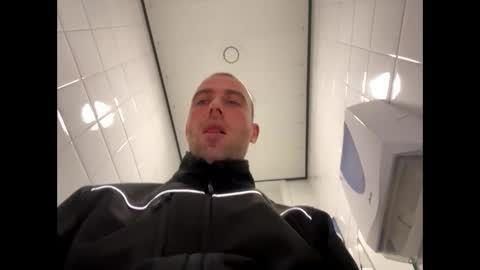 Snapshot of rotteei1 chatting on 10-10-25, 09:30 rotteei1 online show from 10-10-25, 09:30