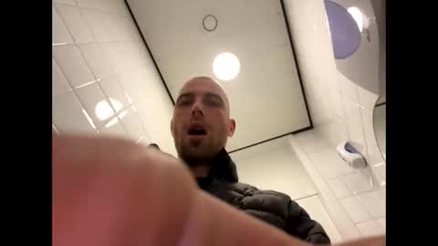 Snapshot of rotteei1 chatting on 10-13-25, 11:21 rotteei1 online show from 10-13-25, 11:21