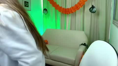 Snapshot of rousee_v chatting on 10-31-25, 02:29 Rousee online show from 10-31-25, 02:29