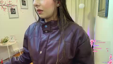 Snapshot of rousee_v chatting on 11-28-25, 01:47 Rousee online show from 11-28-25, 01:47