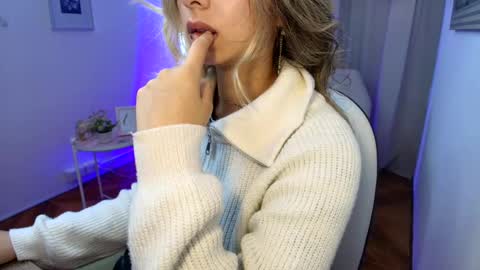 Snapshot of rousee_v chatting on 01-19-26, 12:53 Rousee online show from 01-19-26, 12:53