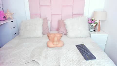 Snapshot of rousefox1 chatting on 01-15-25, 06:33 Valeria online show from 01-15-25, 06:33