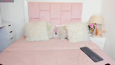 Snapshot of rousefox1 chatting on 01-19-25, 08:18 Valeria online show from 01-19-25, 08:18