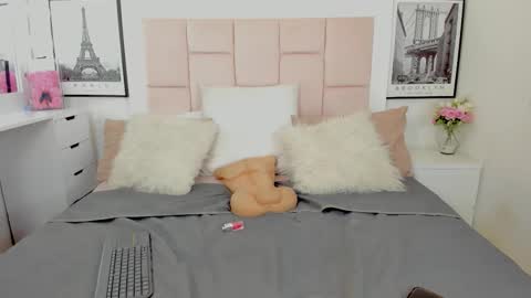 Snapshot of rousefox1 chatting on 09-26-25, 05:33 Valeria online show from 09-26-25, 05:33