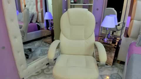 Snapshot of rousse_millers chatting on 04-17-26, 12:19 Rousse online show from 04-17-26, 12:19