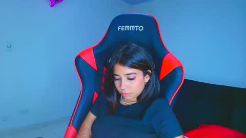 Snapshot of rousse_violet chatting on 09-10-25, 10:43 rousse_violet online show from 09-10-25, 10:43