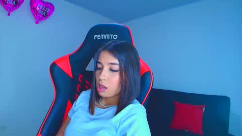 Snapshot of rousse_violet chatting on 10-17-25, 10:23 rousse_violet online show from 10-17-25, 10:23