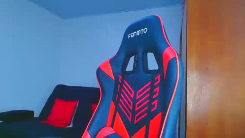 Snapshot of rousse_violet chatting on 10-24-25, 10:06 rousse_violet online show from 10-24-25, 10:06