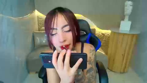 Snapshot of roux_r chatting on 09-08-25, 07:57 Roux online show from 09-08-25, 07:57