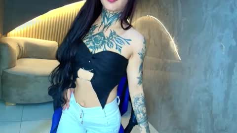 Snapshot of roux_r chatting on 11-23-25, 07:46 Roux online show from 11-23-25, 07:46