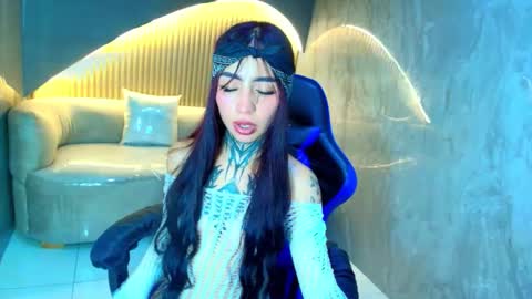 Snapshot of roux_r chatting on 11-26-25, 08:21 Roux online show from 11-26-25, 08:21