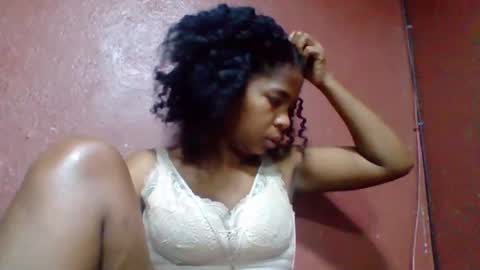 rovaelyah online show from 10-23-25, 02:44