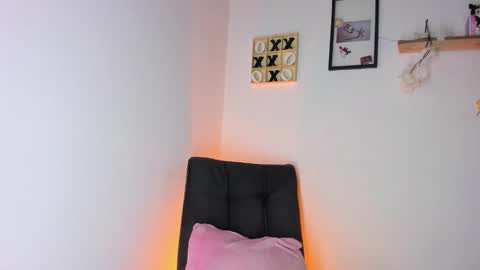 Snapshot of roxan_ne chatting on 10-07-25, 10:23 Roxx online show from 10-07-25, 10:23