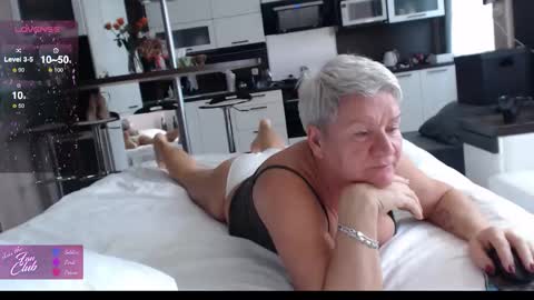 Snapshot of roxana_brooks chatting on 10-24-25, 07:16 Roxana online show from 10-24-25, 07:16