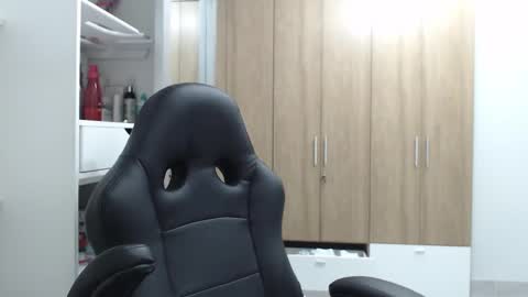 Snapshot of roxanalove7 chatting on 12-18-24, 01:59 Roxana online show from 12-18-24, 01:59