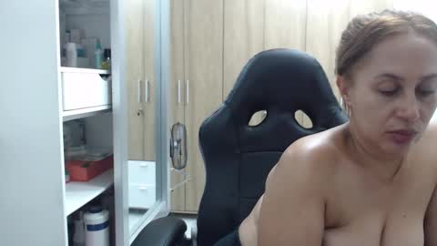 Snapshot of roxanalove7 chatting on 12-19-24, 12:34 Roxana online show from 12-19-24, 12:34