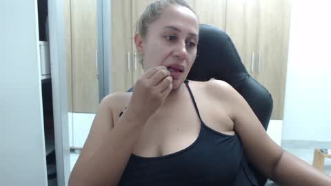 Snapshot of roxanalove7 chatting on 01-25-25, 11:22 Roxana online show from 01-25-25, 11:22