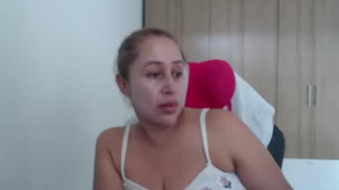 Snapshot of roxanalove7 chatting on 09-23-25, 08:23 Roxana online show from 09-23-25, 08:23