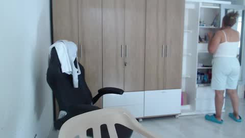 Roxana online show from 11-22-25, 05:56