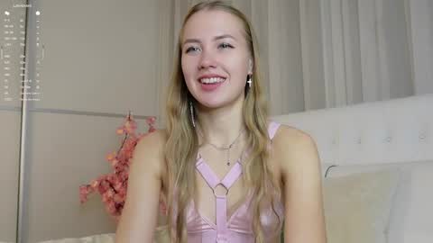 Snapshot of roxanelan chatting on 10-04-25, 12:14 Anna Lokiss online show from 10-04-25, 12:14