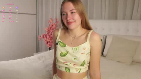 Snapshot of roxanelan chatting on 10-17-25, 11:57 Anna Lokiss online show from 10-17-25, 11:57