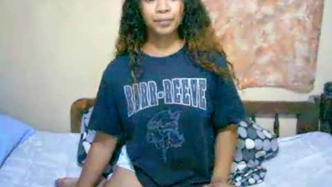 roxanne_98 online show from 03-07-25, 05:49