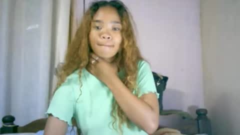 roxanne_98 online show from 11-26-25, 12:33