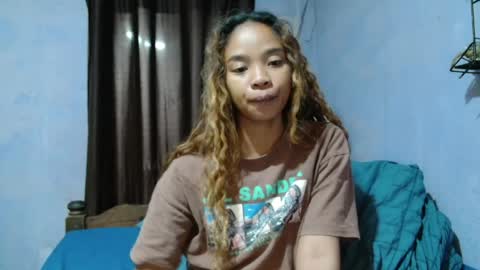 roxanne_98 online show from 05-06-26, 07:08