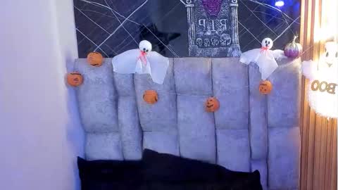 Roxanna online show from 10-27-25, 12:53