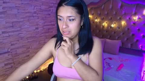 Snapshot of roxanne_han chatting on 09-20-25, 11:44 roxanne_han online show from 09-20-25, 11:44