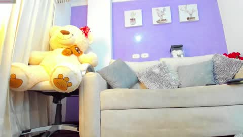 Roxanne evans   Schedule 700 -1400GTM-5 online show from 02-19-25, 01:28