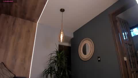 Roxanne Hill  online show from 12-05-25, 11:41