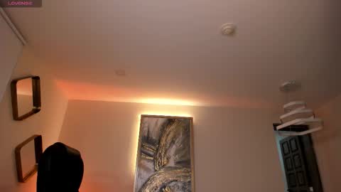 Roxanne Hill  online show from 01-10-26, 11:45