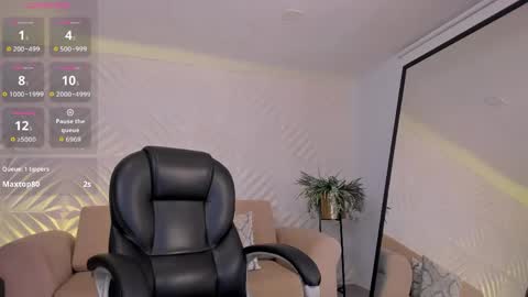 Roxanne Hill  online show from 05-31-26, 12:23