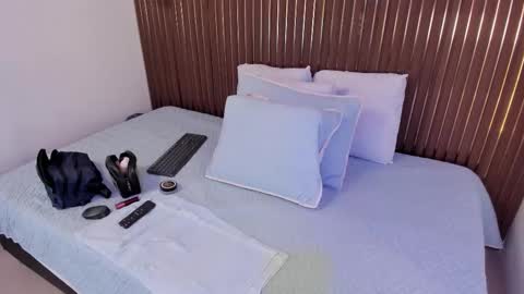 Roxie  online show from 12-02-25, 11:37