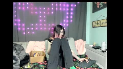 roxihazeleyes online show from 02-05-25, 01:26