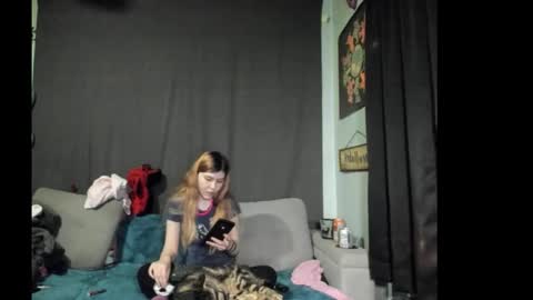 roxihazeleyes online show from 11-18-25, 10:47